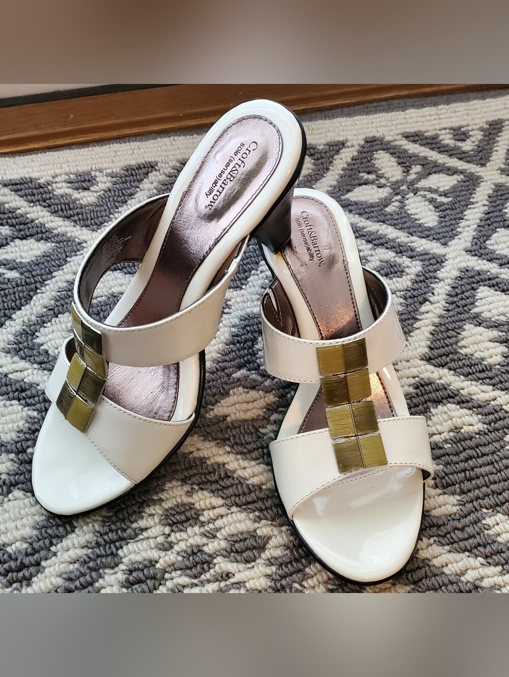 ❗️FINAL PRICE AND SALE❗️Croft&Barrow White Slip On Sandals - Picture 1 of 10